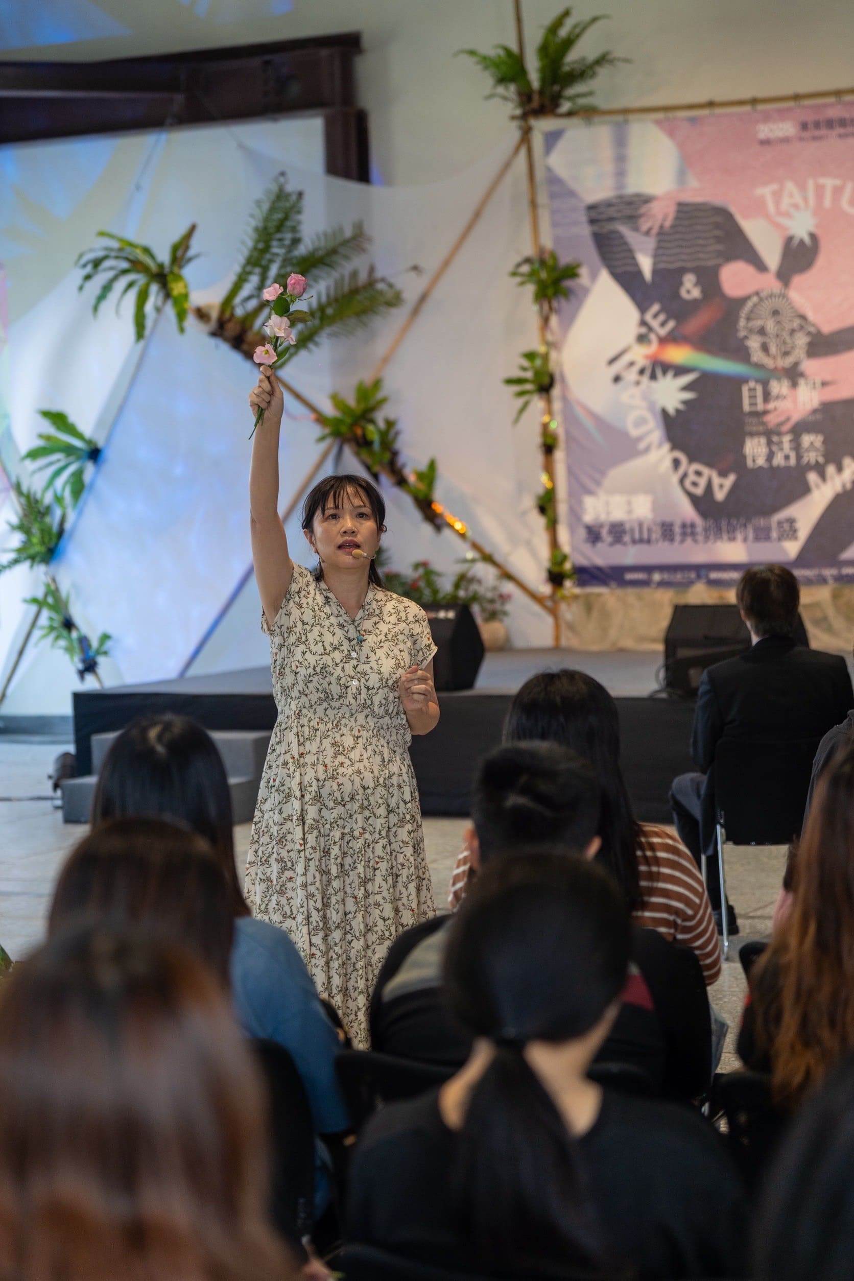 療癒工作坊以「迎接豐盛的自己」為主軸，兩天的課程安排6場由專業講師帶領的療癒體驗。（圖／臺東縣政府提供）