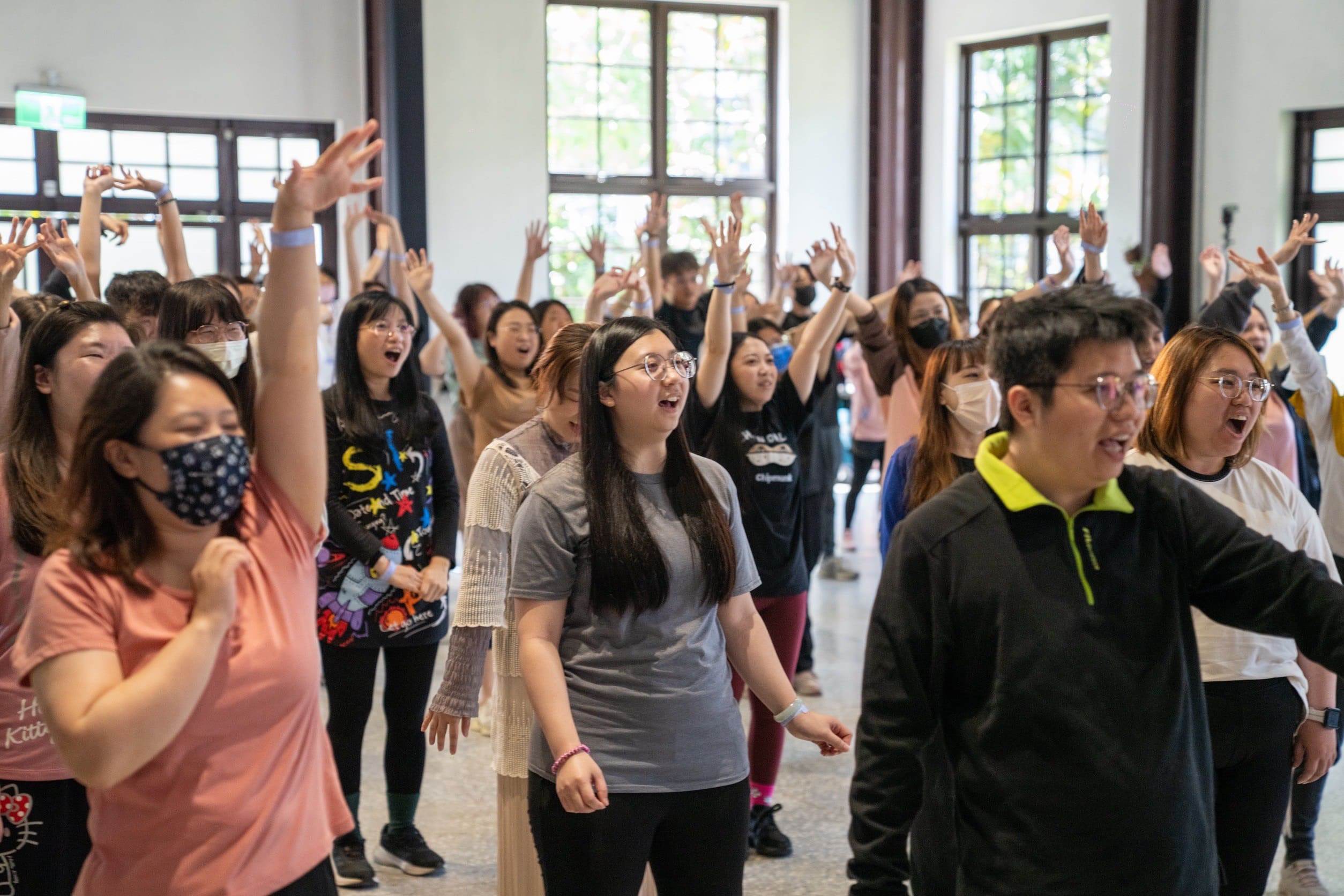 療癒工作坊以「迎接豐盛的自己」為主軸，兩天的課程安排6場由專業講師帶領的療癒體驗。（圖／臺東縣政府提供）