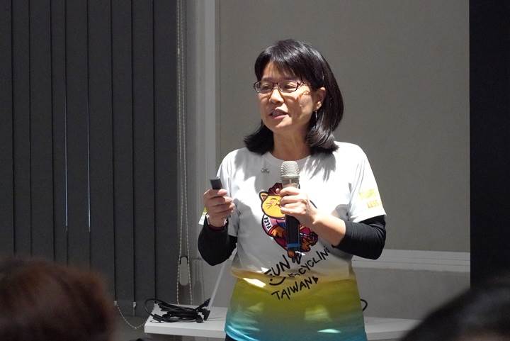 中華大學觀光學院張馨文院長，多次結合課程推動大型自行車活動，讓喜愛自行車的車友、學生，有互動交流的平台。（圖／中華大學提供）