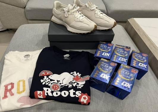 網友曬出一系列戰利品，除了知名品牌服飾鞋履，更有助攻順暢力與睡眠品質的保健品，滿足內外美麗兼具。