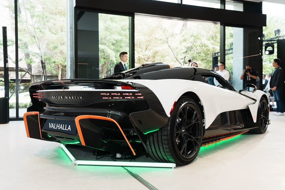 採用整合式主動空氣力學系統，結合可動的前、後擾流器與底盤氣流管理，確保抓地力、車身平衡與穩定性。（圖／林昱丞攝影）