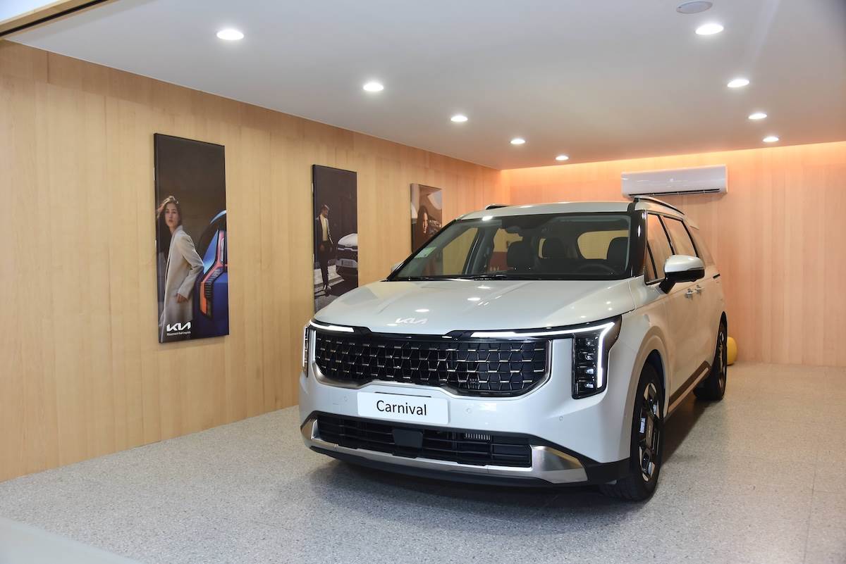 室內透過大量的木質色調展現Kia獨有的暖光木質風格。（圖／台灣森那美起亞提供）