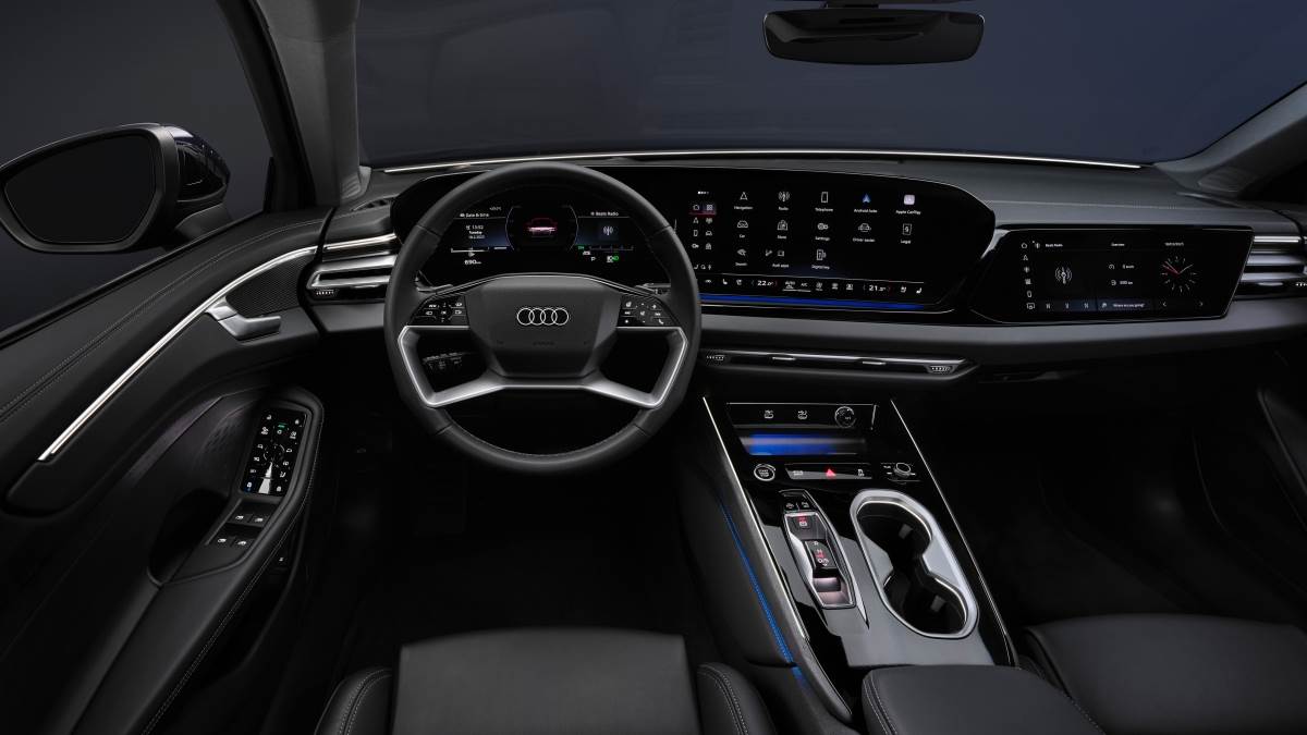 車內採用最新的品牌設計，副駕駛座也可選配專屬螢幕。（圖／奧迪提供）
