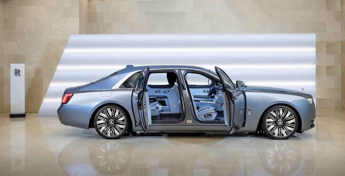 車內依舊十分奢華，也運用了勞斯萊斯多年研發的成果。（圖／盛惟提供）