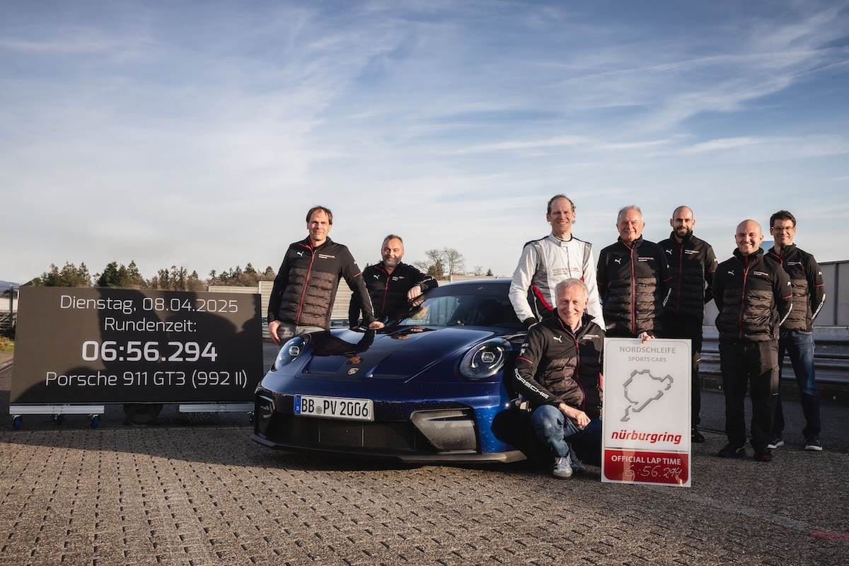 在官方見證下，全新手排911 GT3最終以6分56.294秒完賽。（圖／Porsche提供）