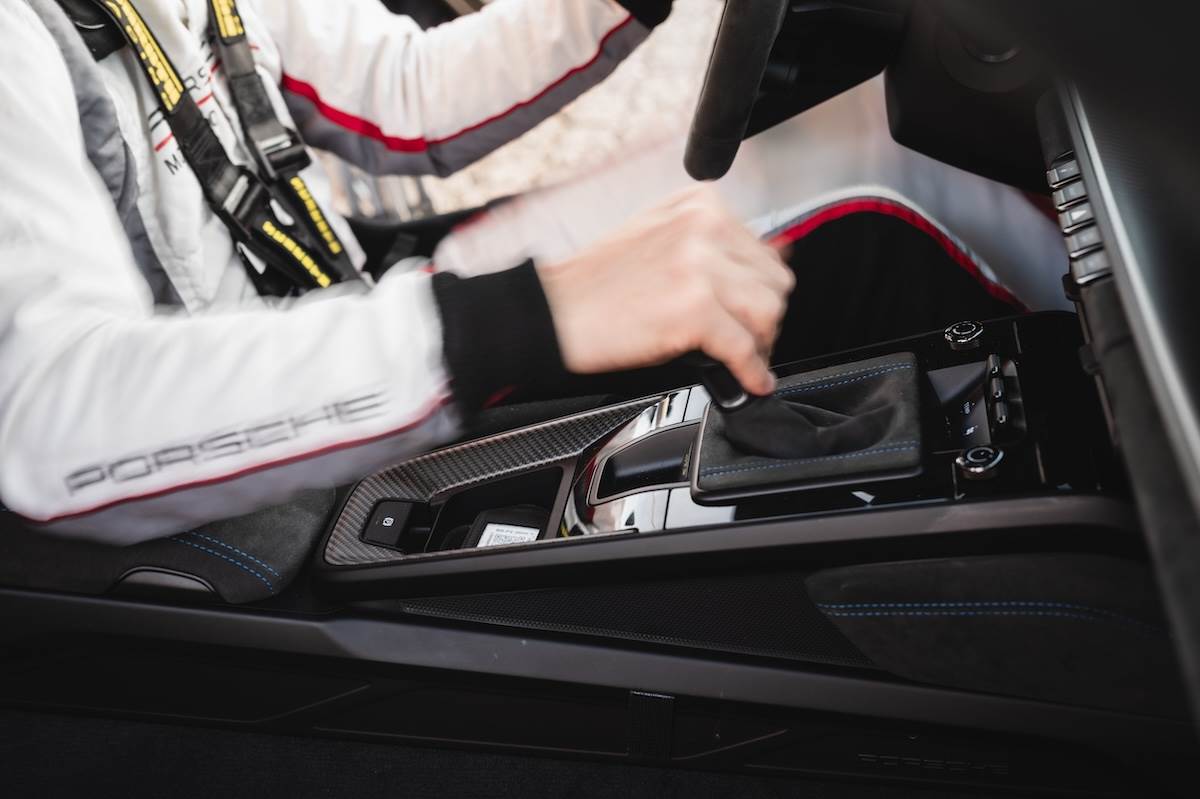 Bergmeister表示，用手排挑戰圈速讓我有更多發揮空間，駕馭樂趣也更上一層樓。（圖／Porsche提供）