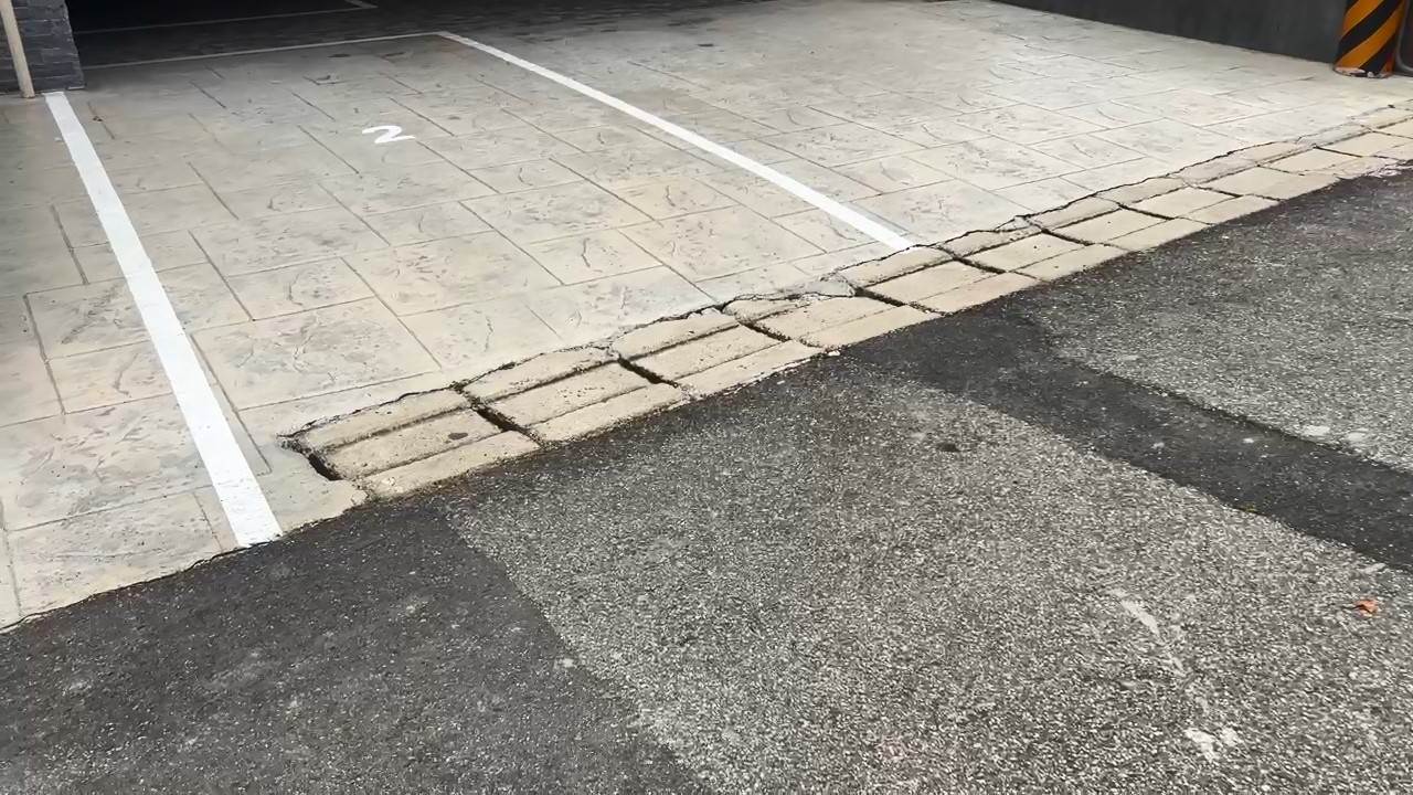 警方見情勢危急，先後開兩槍，其中一發擊中蔡男胸口。（圖／東森新聞）