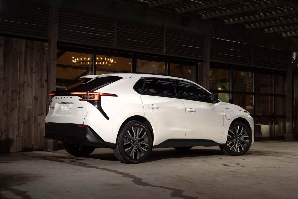 車尾設計不像車頭大刀闊斧地改變，不過在動力部分也提升許多。（圖／速霸陸提供）