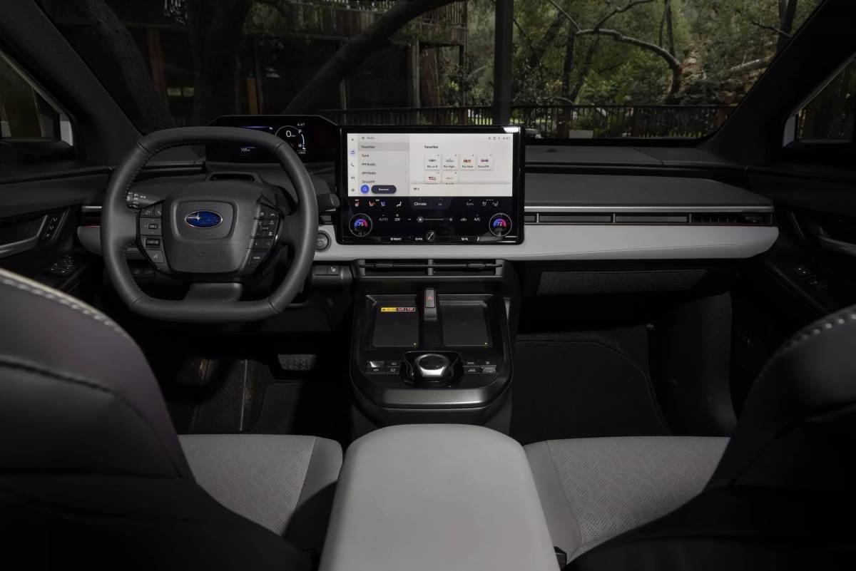 車內最大亮點就是換上14吋中央螢幕，讓使用便利性提升。（圖／速霸陸提供）