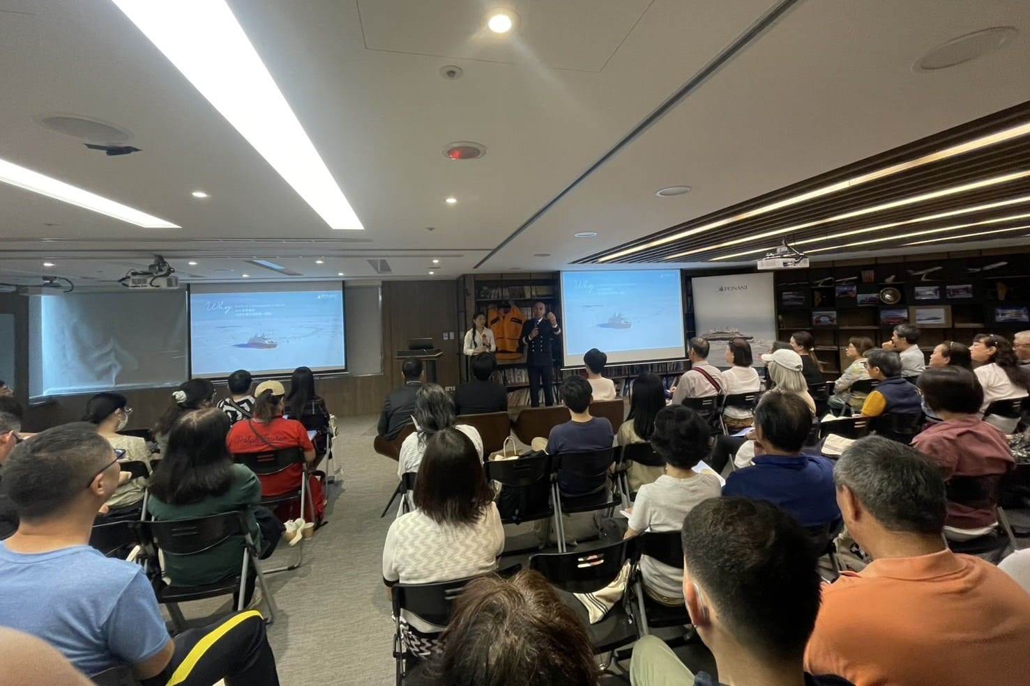 晴天旅遊舉辦「船長見面會」，吸引近百位貴賓與極地旅遊愛好者聆聽龐洛郵輪夏古號德沃西船長分享第一線的觀察。（圖／晴天旅遊提供）