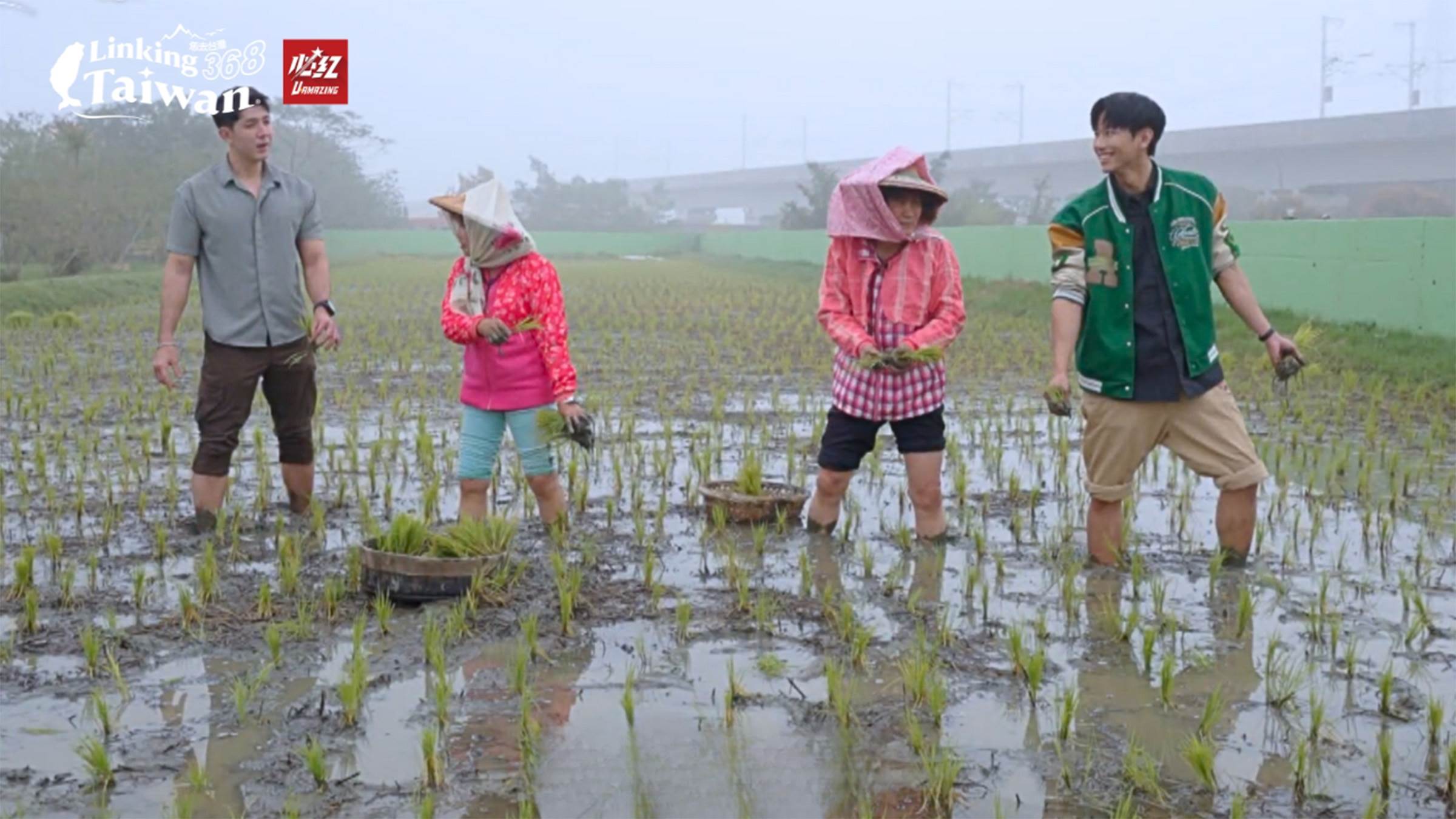  「汗滴禾下土，粒粒皆辛苦」舞陽和威登的第一次插秧體驗，就獻給後壁了！希望收割的那天，我們能夠再來，看看今天努力的成果。（圖／業者提供）