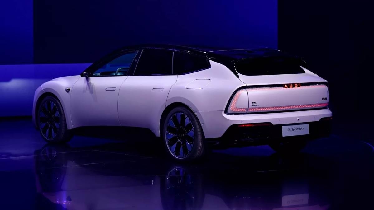 該車擁有多樣智慧化科技，同時也有氣壓懸吊與後輪轉向系統。（圖／AUDI提供）