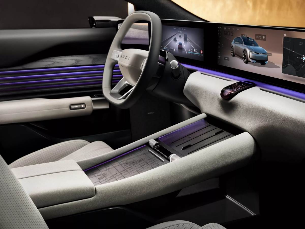 車輛內裝有著一塊27吋的超大螢幕，整體鋪陳展現簡潔的高級氛圍。（圖／AUDI提供）