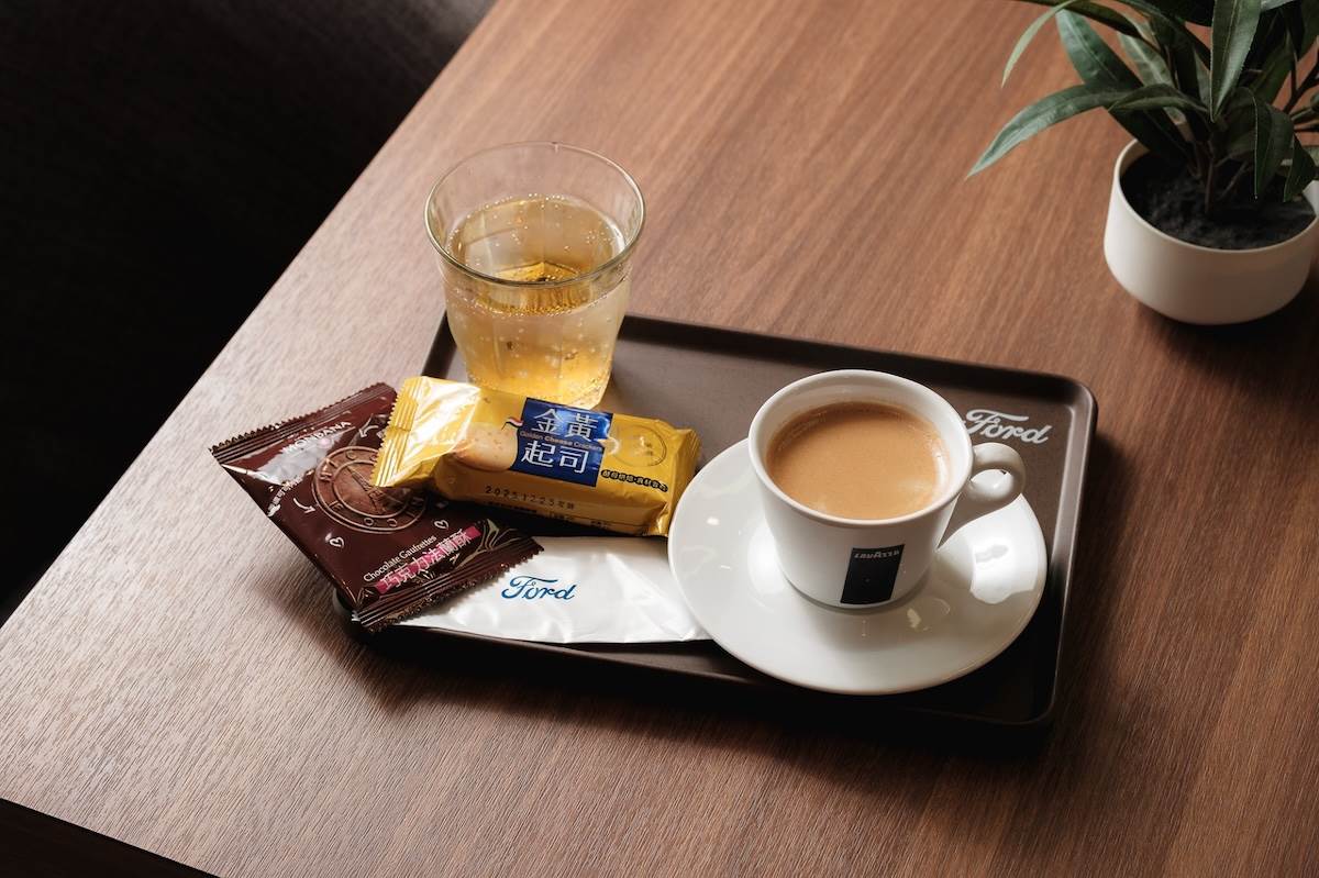 提供義大利百年經典品牌LAVAZZA咖啡，並同步導入BEVCO氣泡水及專用調飲糖漿Vincenzi。（圖／福特六和提供）