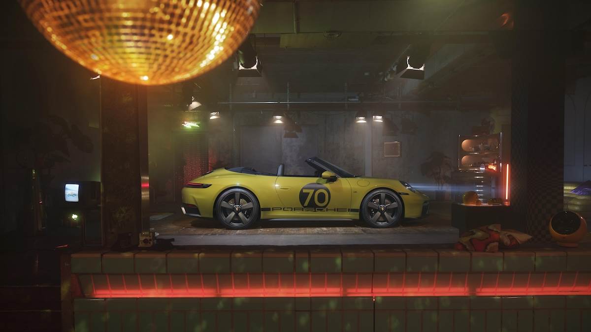 保時捷的設計師與塗料專家為 911 Spirit 70 車型特別調製專屬車色－霓光橄欖綠（Olive Neo）。（圖／Porsche Taiwan提供）