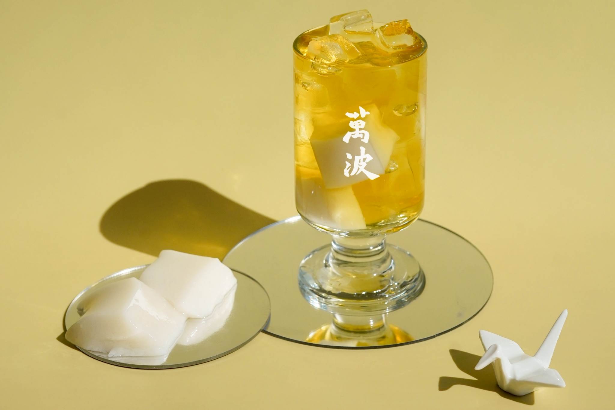 萬波大人氣飲品「杏花雨露」強勢回歸。（圖／萬波提供）