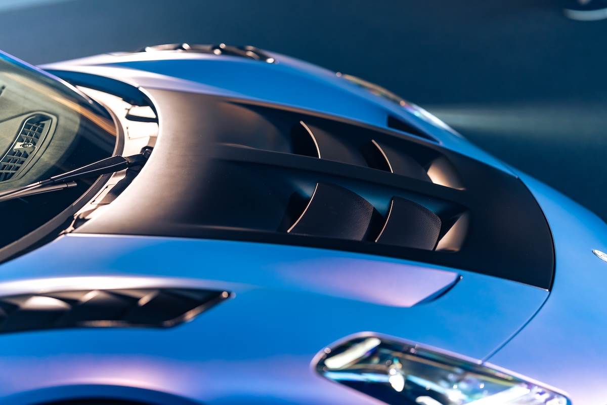 車輛採用大量碳纖維，造就更輕量化的表現。（圖／臺灣蒙地拿提供）