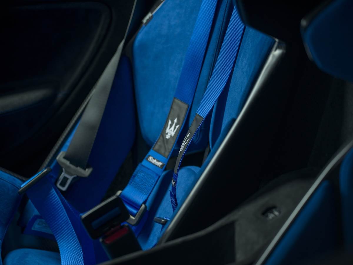 「賽道版 Performance Plus Pack」 加入四點式安全帶與滅火器等專業賽事配置。（圖／臺灣蒙地拿提供）