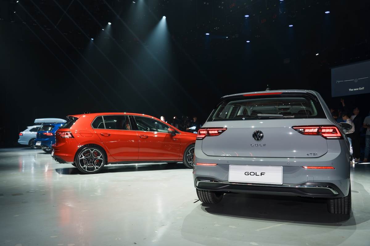 280 eTSI Style以上車型嵌有嶄新3D幾何序列式動態尾燈，六片光板堆疊而成之立體序列式尾燈組層次分明。（圖／林昱丞攝影）