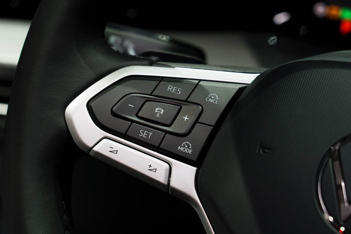 全車系搭載IQ.DRIVE智能駕駛輔助系統，同時部分車型方向盤改回實體按鍵。（圖／林昱丞攝影）