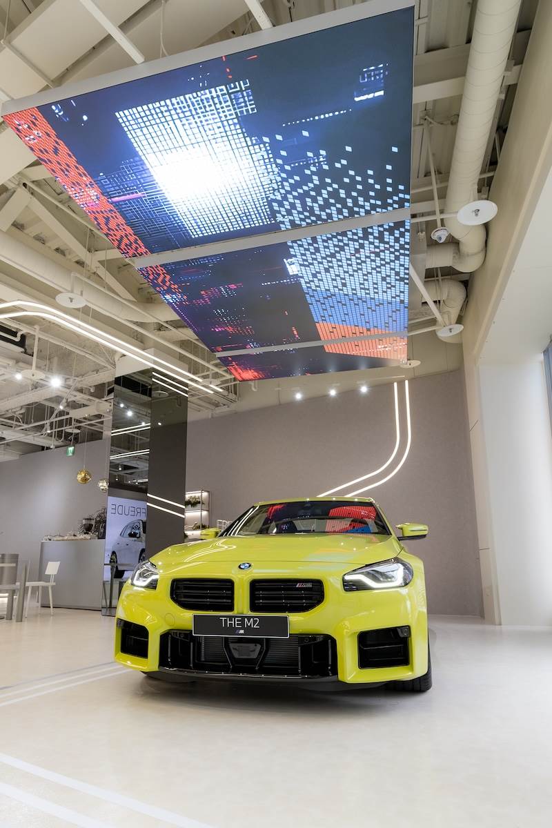 BMW M2 Coupé承襲經典後驅架構與直列六缸引擎，搭配銳利外觀與動感身形，詮釋對純粹駕馭樂趣的極致追求。（圖／汎德提供）