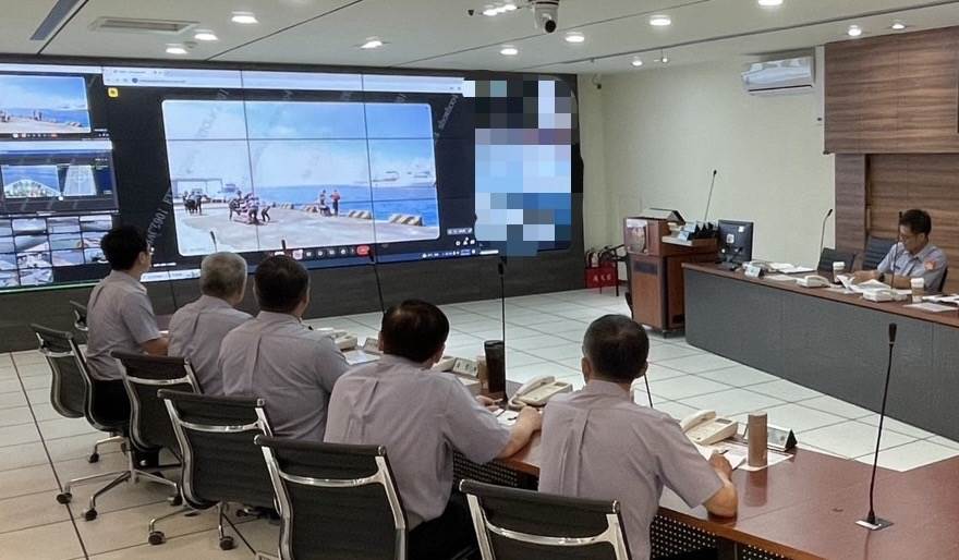 海巡署南沙太平島<a href='/search/tags/南援八號/' target='_blank'>南援八號</a>演練，開設任務管制中心。（圖／海巡署東南沙分署提供）