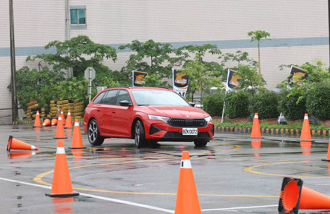 車訊風雲獎評審日安排試駕路線，讓評審團現場實際體驗評選車款的操駕感受。（圖／車訊風雲獎提供）