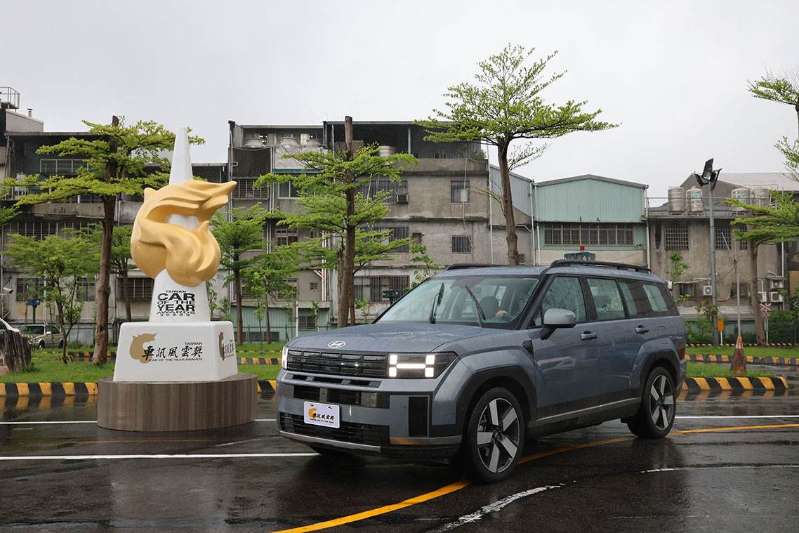 2025車訊風雲獎最佳進口大型SUV Hyundai Santa Fe。（圖／車訊風雲獎提供）