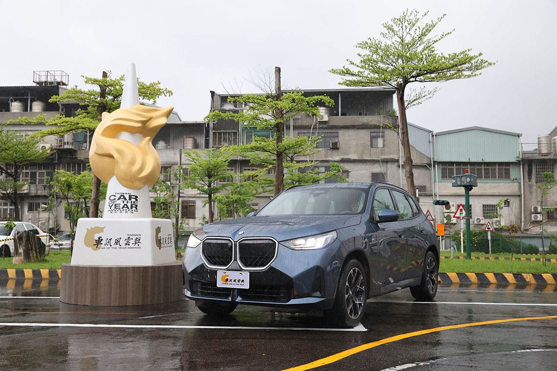 2025車訊風雲獎最佳進口豪華中型SUV BMW X3。（圖／車訊風雲獎提供）
