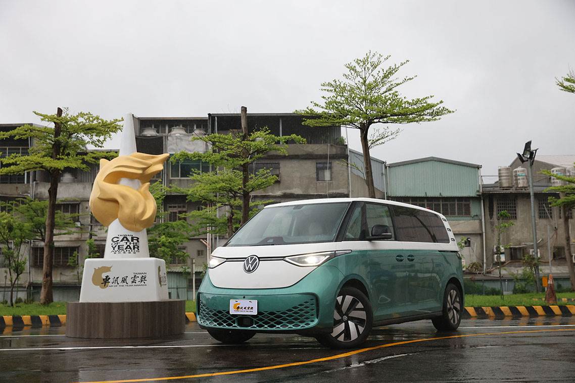 2025車訊風雲獎最佳進口大型電動車福斯商旅ID Buzz LWB。（圖／車訊風雲獎提供）
