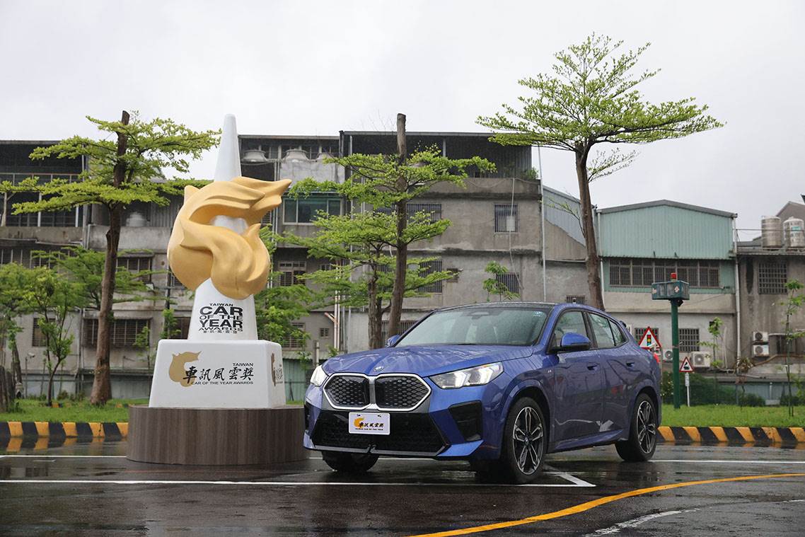 2025車訊風雲獎最佳進口豪華小型電動車BMW iX2。（圖／車訊風雲獎提供）