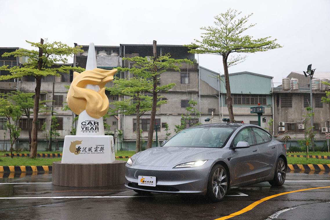 2025車訊風雲獎最佳進口豪華中型電動車Tesla Model 3。（圖／車訊風雲獎提供）