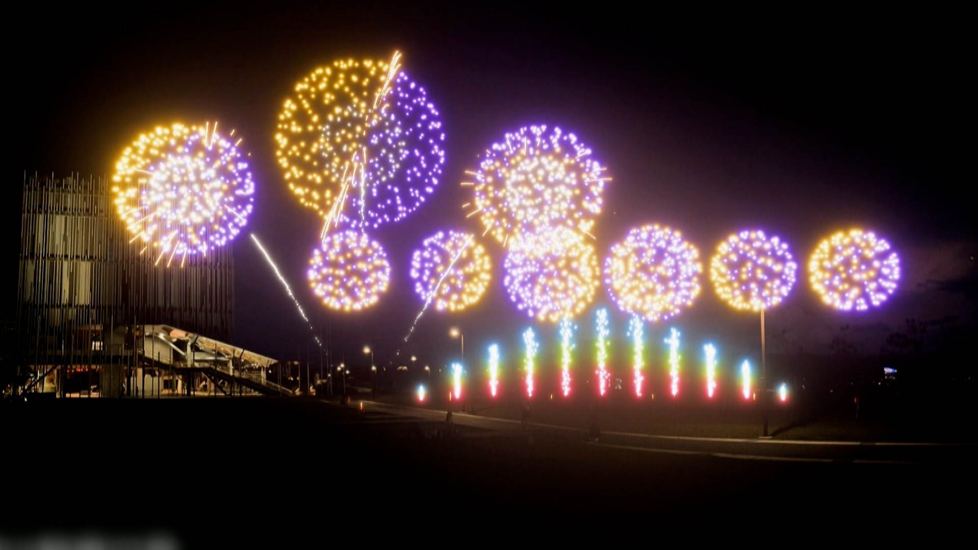 新美館週末開館系列活動，煙火和光雕秀邀市民朋友一起來探索城市美學。（圖／東森新聞）