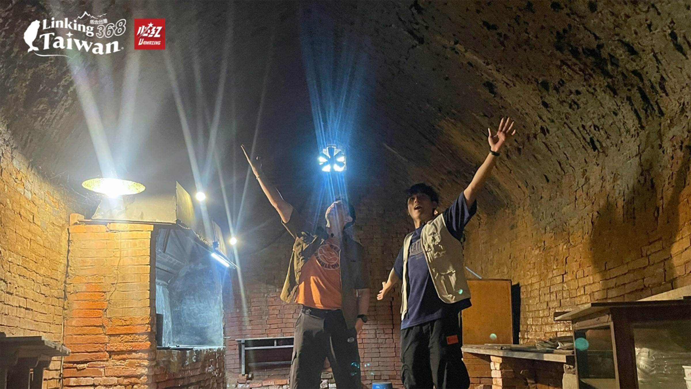 振穎磚瓦工廠位於造橋村，創立於民國29年，1965年由柏木振接手經營。廠內有兩座停窯的老窯——「包仔窯」專燒紅瓦、「八卦窯」燒紅磚及地磚。1970年代，造橋鄉燒磚瓦業盛況空前，曾有53座老窯，並設有鐵路車站運輸磚瓦。（圖／《恁去台灣》提供）