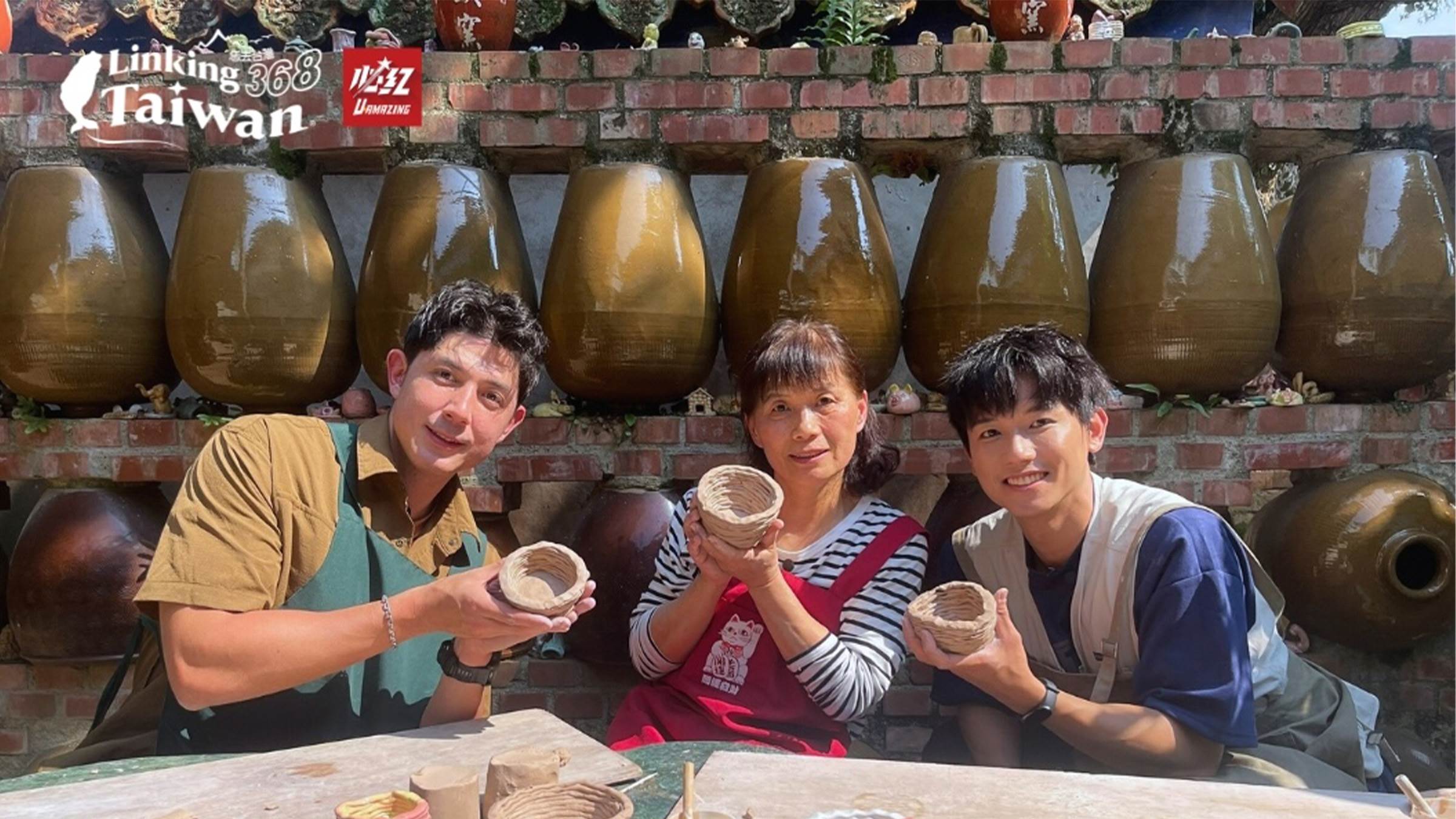 來到木頭窯，舞陽和威登親手打造屬於自己的露營陶杯，體驗拉坯和捏陶的樂趣。（圖／《恁去台灣》提供）