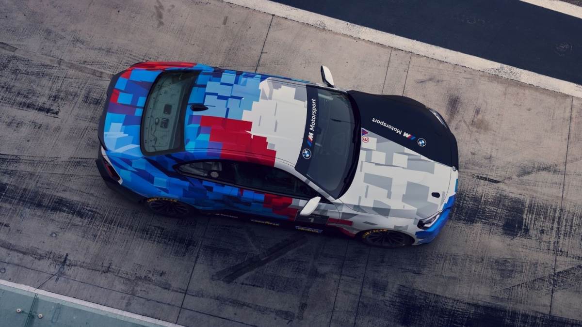 輕量化的設計也是此車重點，且換上了快拆式的引擎蓋與尾廂門。（圖／BMW提供）