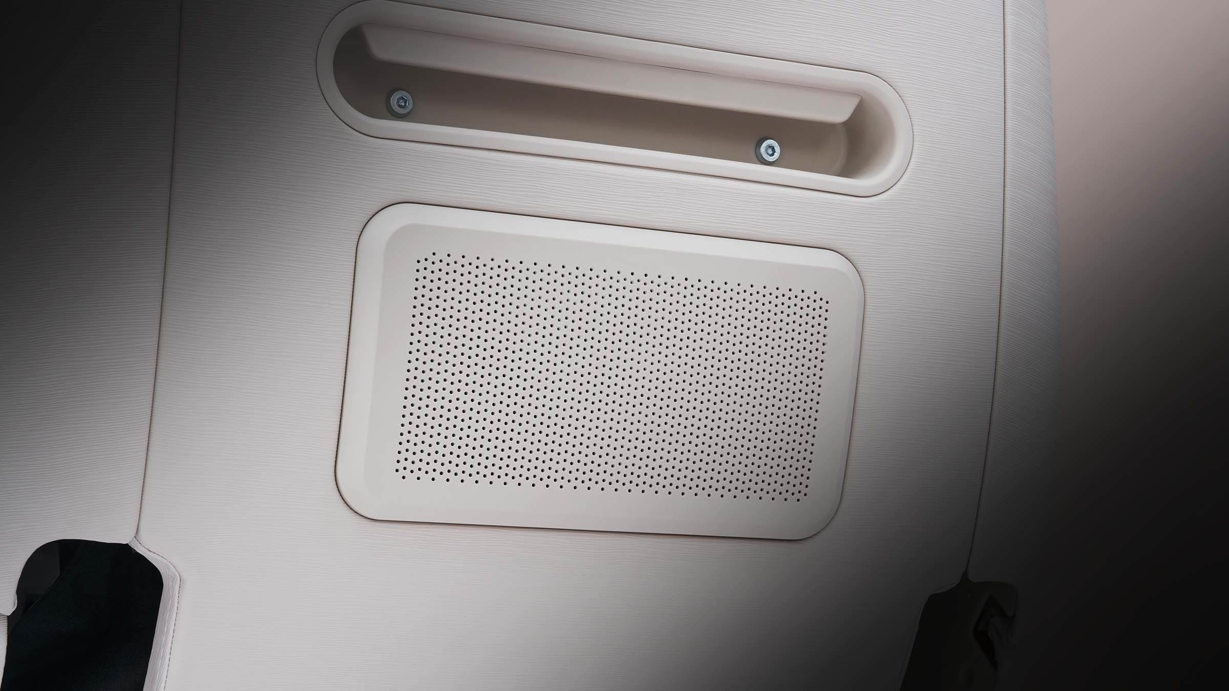 全新AI愛沙發360°能量級發燒立體音響,帶來渾厚、飽滿的沉浸式音感震撼。(圖/FUJI提供)