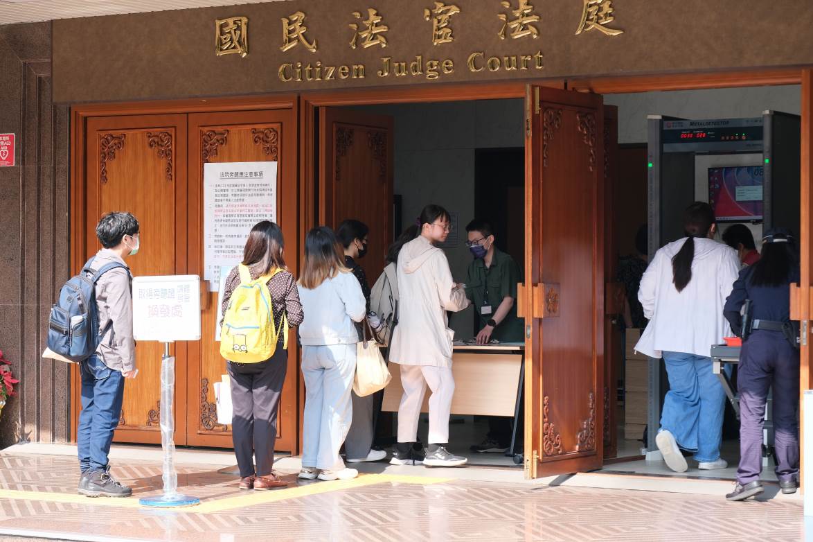 剴剴案由國民法官開庭，不少民眾一早來排隊入場旁聽。東森新聞