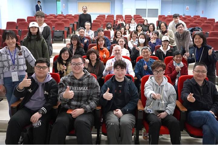 「EMI雙語教學研討會」會後眾人合影留念。（圖／中華大學提供）