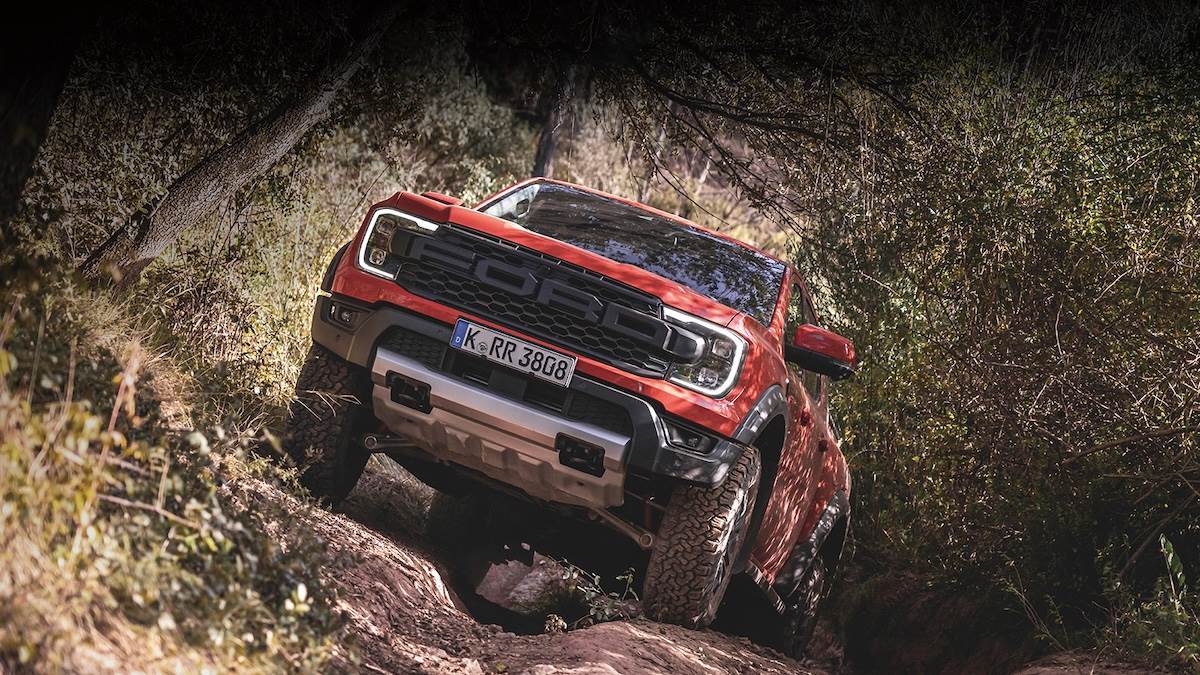 Ranger Raptor搭配專屬底盤調校以及FOX 2.5吋Live Valve避震器加持，擁有更好的越野三角。（圖／福特六和提供）