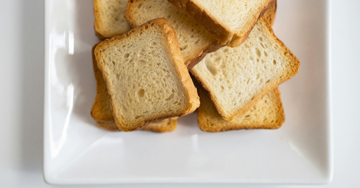 生吐司名店「用餐時間到勸離」 客不滿翻桌、拐杖襲店長