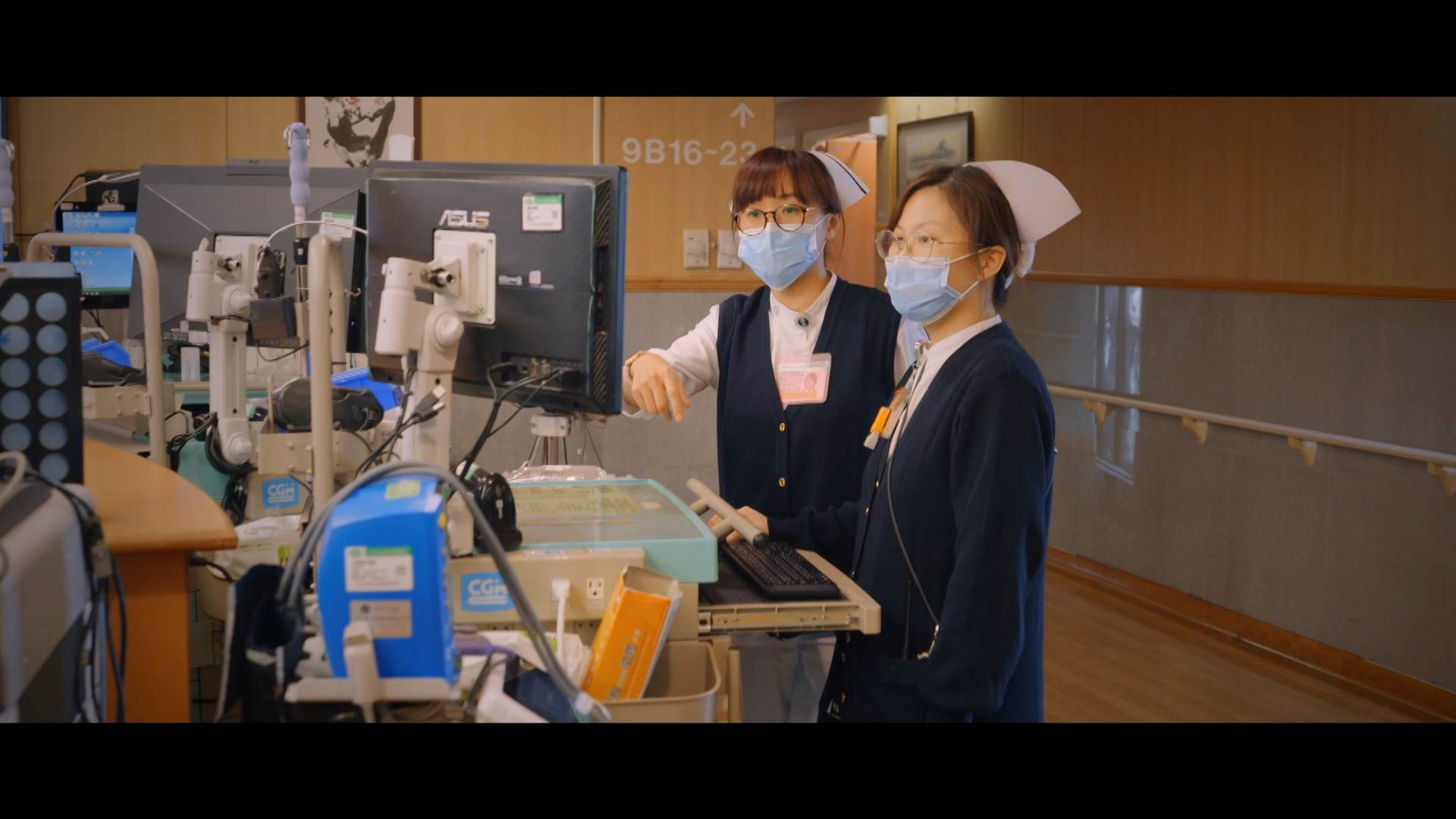 護理人員小愛化大愛堅守崗位，提供民眾專業醫療照護，感謝他們默默辛苦付出，守護國人健康。（圖／東森新聞）