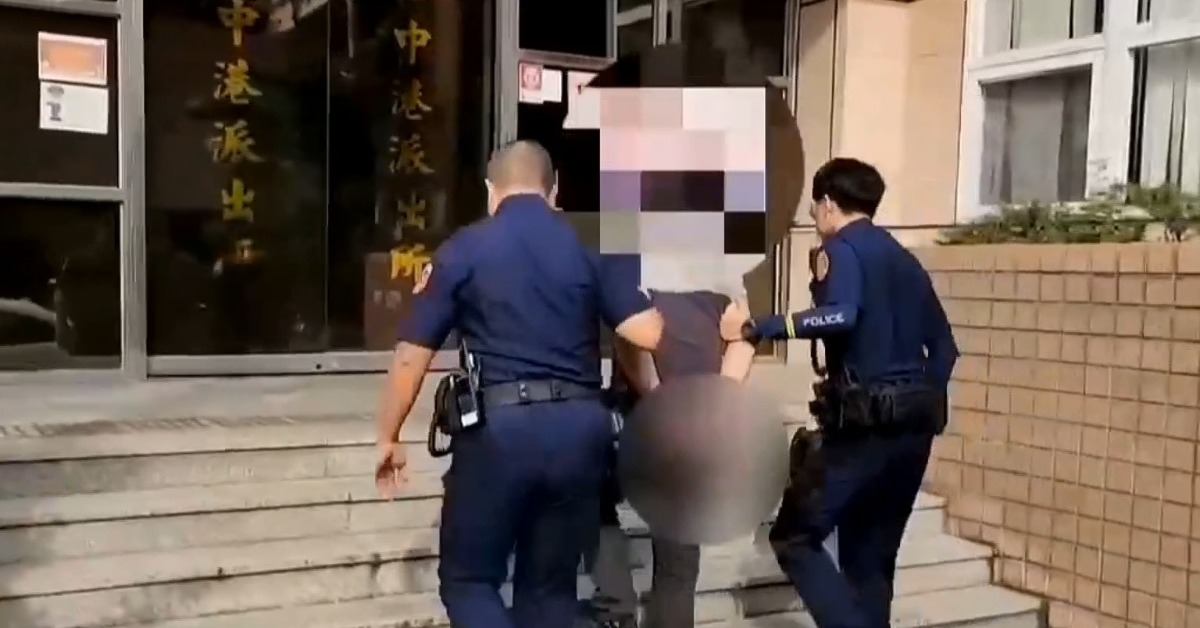 新北新莊區一名陌生男子徒手破窗正要行竊，警方獲報調閱監視器逮捕嫌犯，發現他是竊盜通緝犯。（圖／東森新聞）