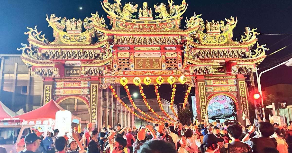 5月1日深夜11點25分，苗栗白沙屯拱天宮媽祖正式起駕，展開一年一度、橫跨近400公里的進香行程。（圖／業者提供）