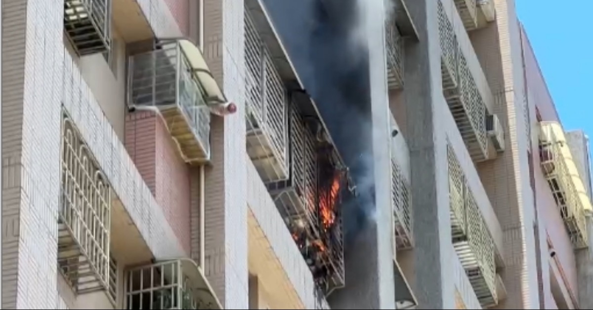 高雄市一處住宅大樓發生火警。（圖／東森新聞）