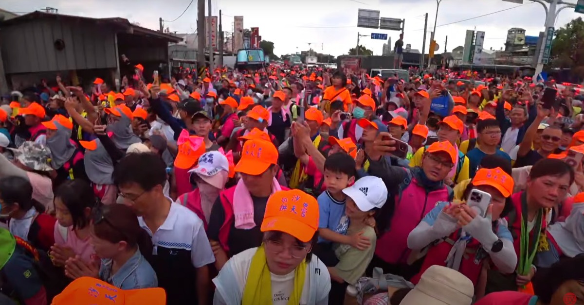 白沙屯媽祖今日進入第5天，數十萬香燈腳一路追隨。（圖／翻攝自白沙屯媽祖網路電視台YouTube）