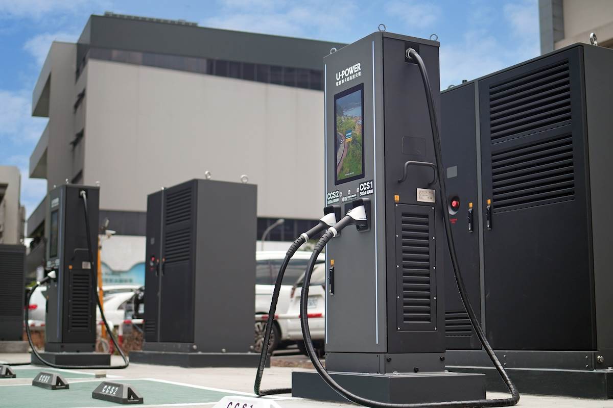U-POWER還採用最新480kW充電設備2座，每座充電設備可搭配4支充電槍，全數共8席車位全面搭載500A液冷槍。（圖／U-POWER提供）