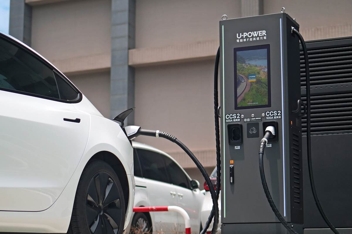 480kW能源櫃採模組化設計，搭載全新21.5吋超大觸控螢幕與直覺化介面，提供更清楚便利的使用體驗。（圖／U-POWER提供）