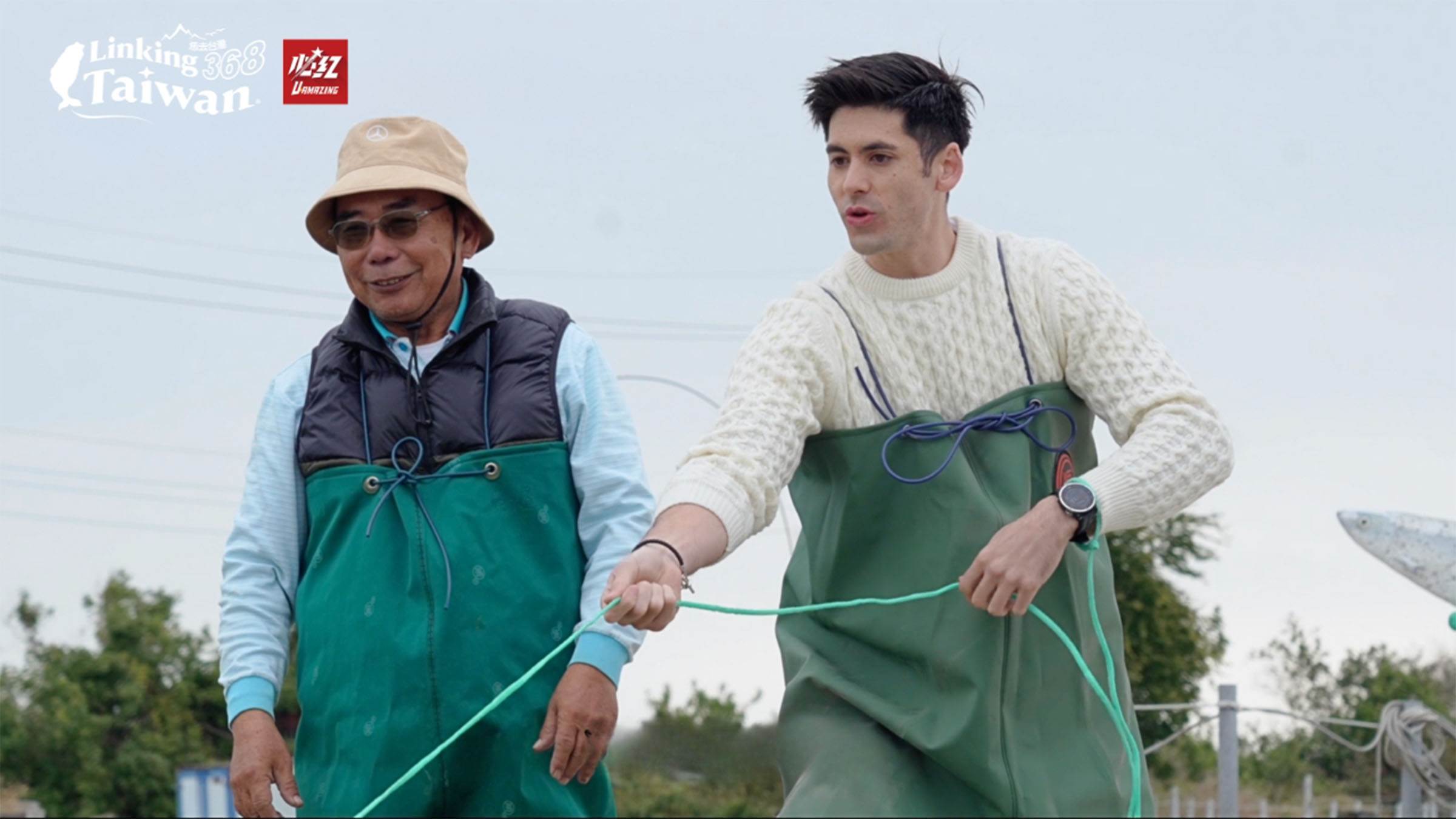 肯納幾年前造訪臺南時，遇見了在台江長大的虱目魚塭達人──春風哥。要聽台江的故事，找他準沒錯，保證精彩又道地！（圖／《恁去台灣》提供）