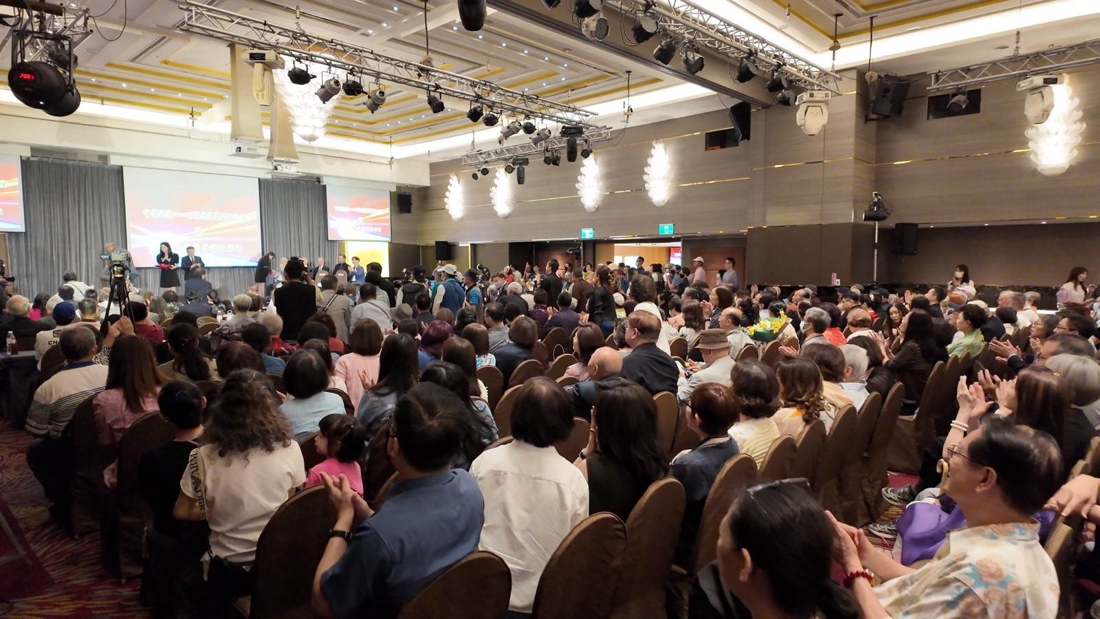 全國藝文界齊聚一堂，共同見證台灣文化閃耀時刻，現場氣氛熱烈、星光雲集。（圖／《恁去台灣》提供）